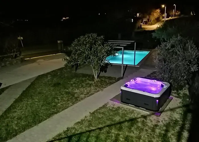 Terre Bianche With Private Pool And Whirlpool