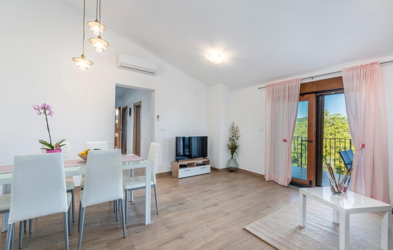 Terre Bianche With Private Pool And Whirlpool * Buje