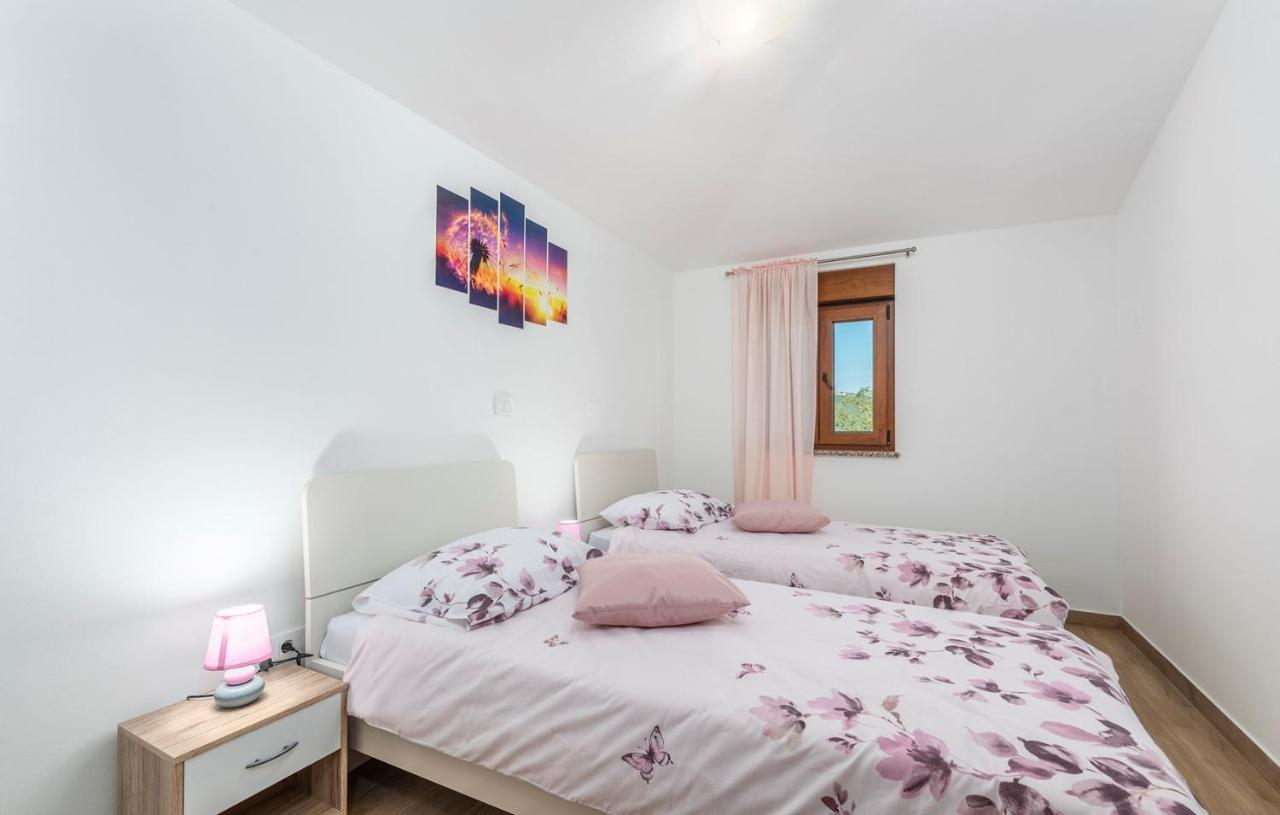 Terre Bianche With Private Pool And Whirlpool Buje